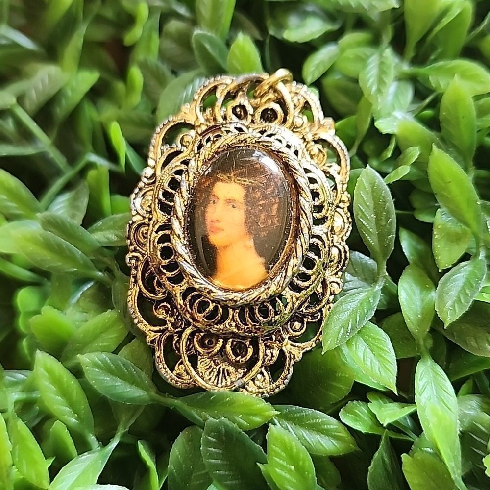 Vintage Signed Gerry's Gold Tone Brooch Pendant